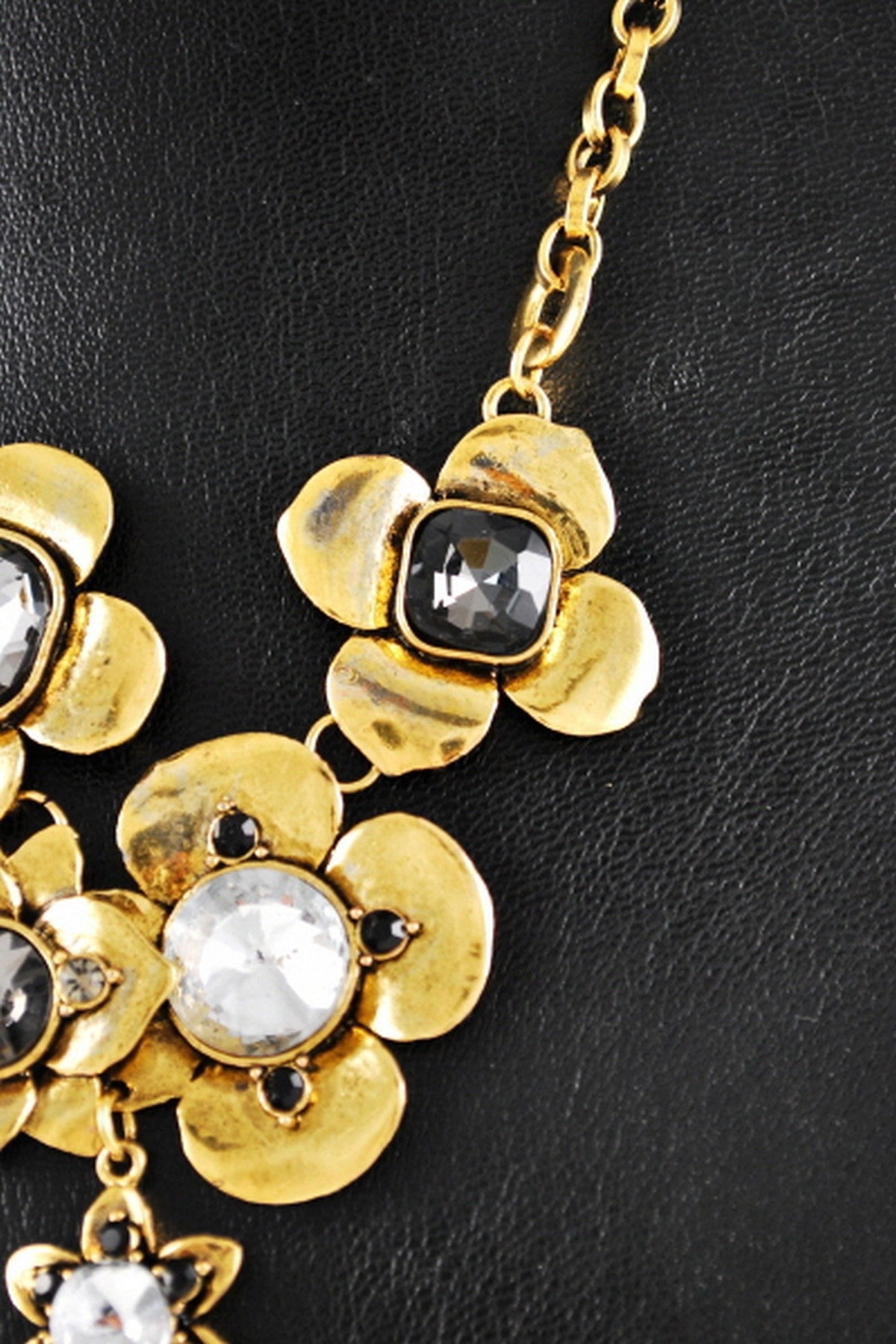 NECKLACE WITH 5 FLOWER-2