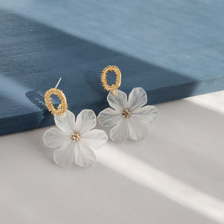 Elegant Flower Alloy Resin Ear Studs